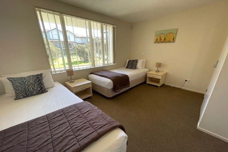 Photo of property in 2/25 Opito Way, East Tamaki, Auckland, 2013