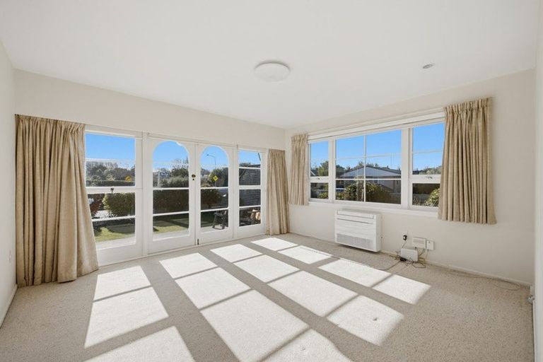 Photo of property in 20 Landsdowne Terrace, Cashmere, Christchurch, 8022