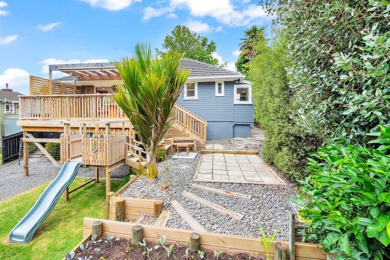 Photo of property in 21 Birdwood Road, Swanson, Auckland, 0612