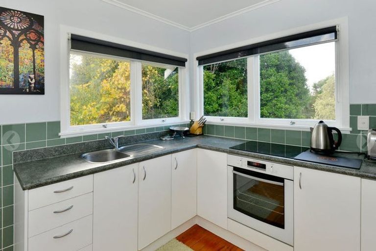 Photo of property in 39a Seaview Road, Glenfield, Auckland, 0629