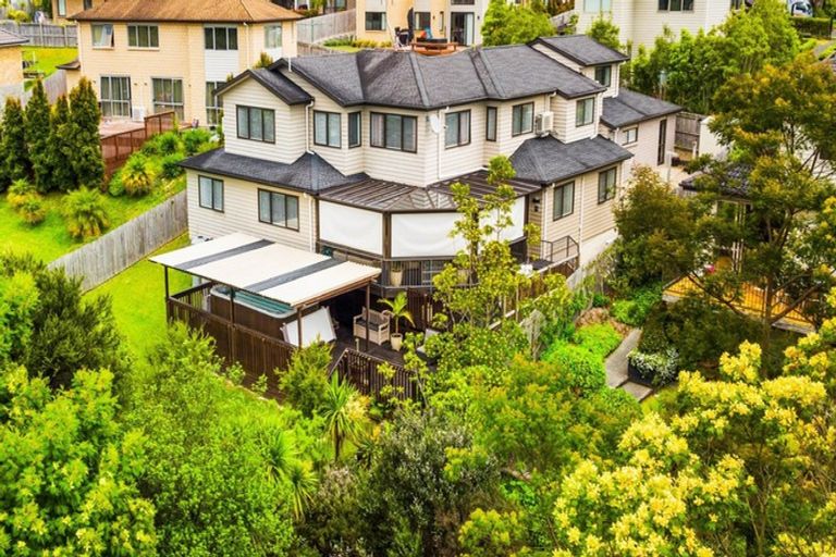 Photo of property in 16 Mural Place, Greenhithe, Auckland, 0632