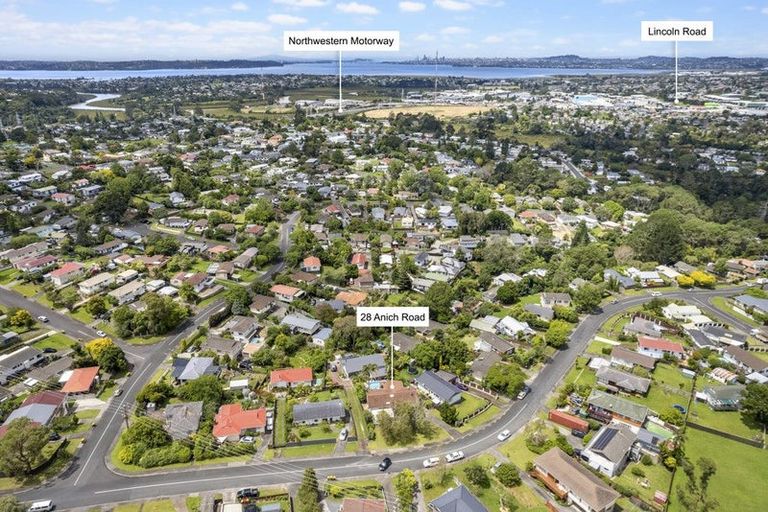 Photo of property in 28 Anich Road, Massey, Auckland, 0614