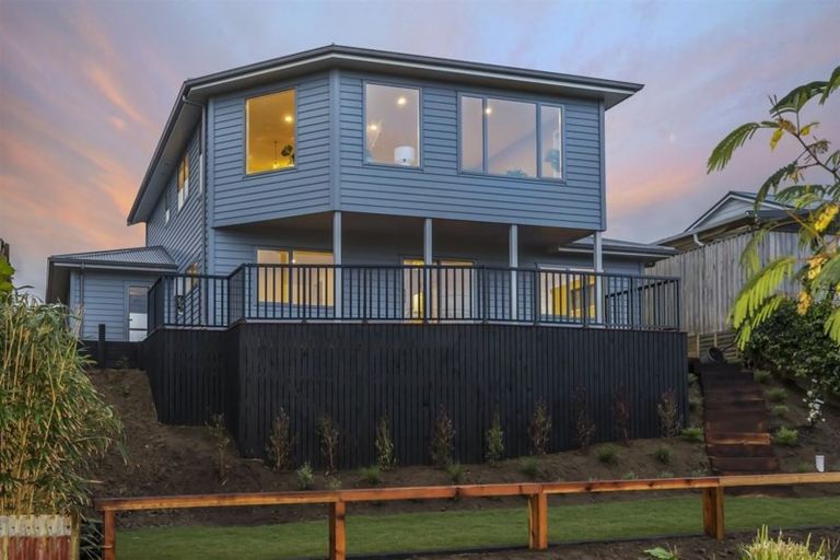 Photo of property in 87 Saint Andrews Road, Plimmerton, Porirua, 5026