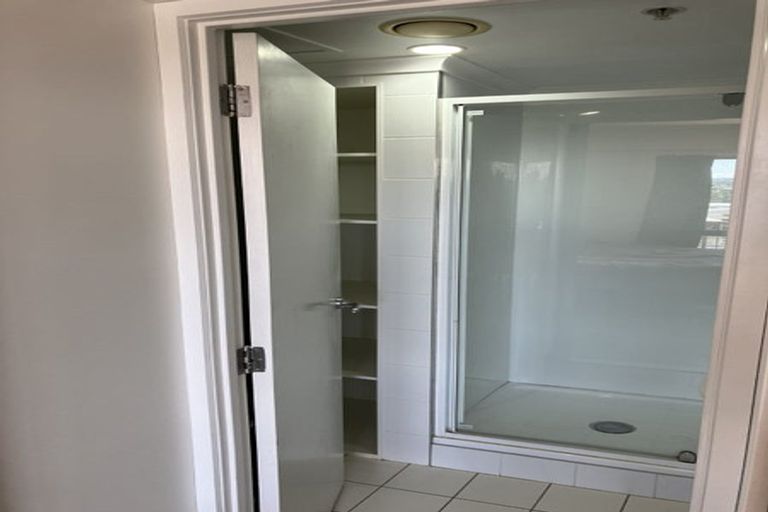 Photo of property in The Rennaissance, 13h/18 Ronwood Avenue, Manukau, Auckland, 2104