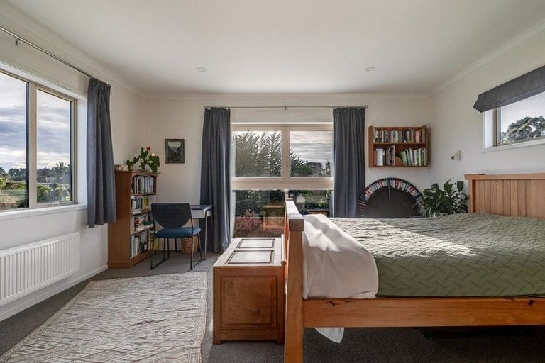 Photo of property in 6 Silkwood Place, Fitzherbert, Palmerston North, 4410