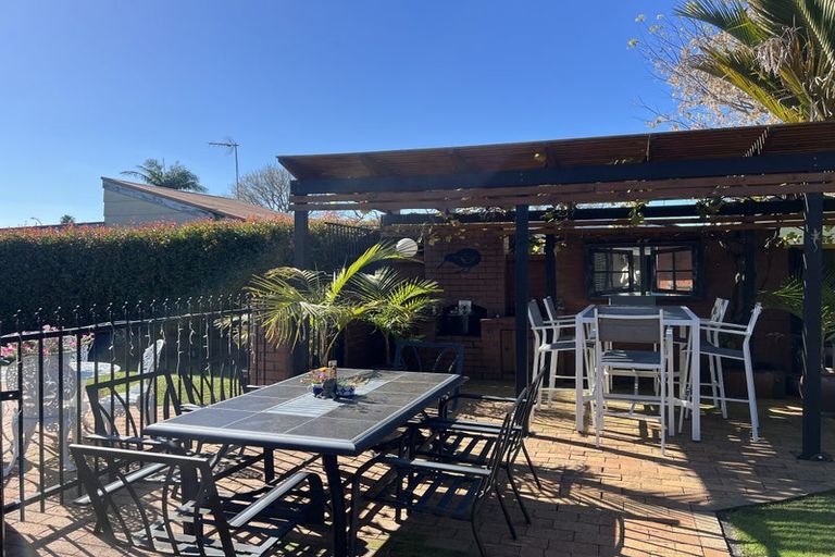 Photo of property in 8 Kindergarten Drive, Conifer Grove, Takanini, 2112