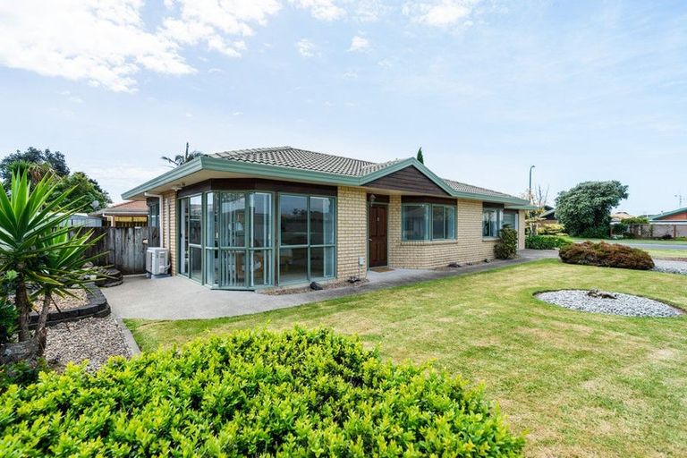 Photo of property in 2 James Henry Avenue, Papamoa Beach, Papamoa, 3118