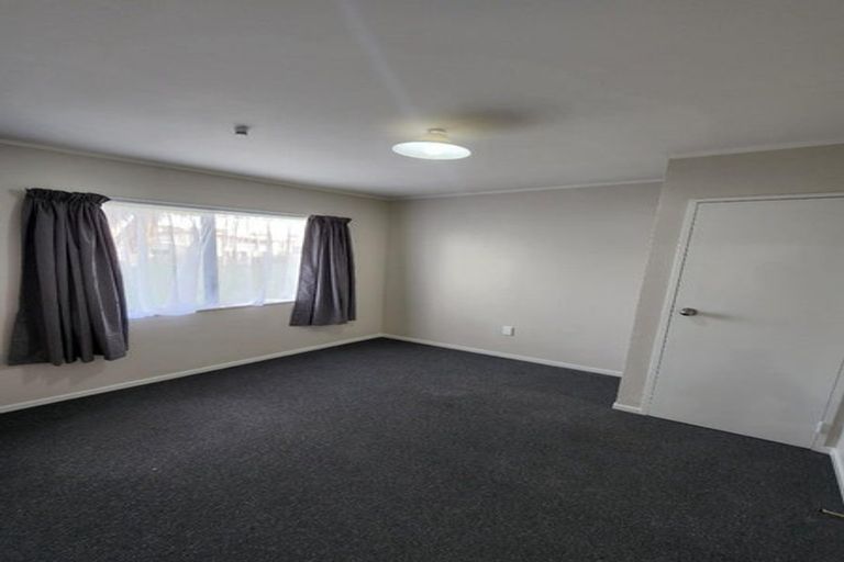 Photo of property in 2/34 Shifnal Drive, Randwick Park, Auckland, 2105