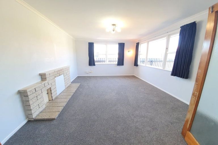 Photo of property in 32 Tararua Terrace, Cloverlea, Palmerston North, 4412