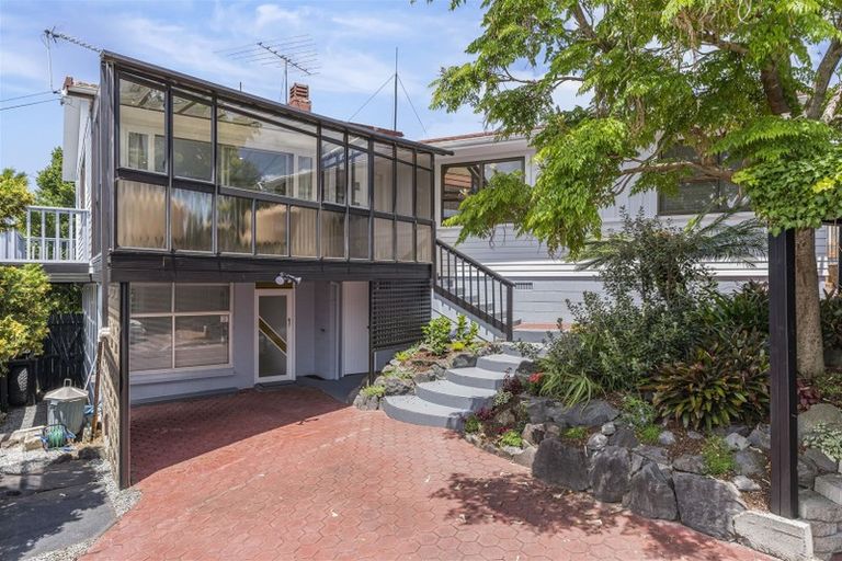 Photo of property in 2/44 Becroft Drive, Forrest Hill, Auckland, 0620