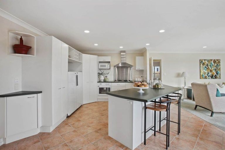 Photo of property in 11 Conacher Close, East Tamaki Heights, Auckland, 2016