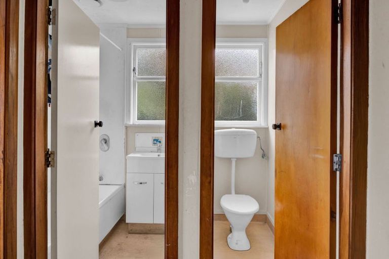 Photo of property in 12 Grenville Street, Marfell, New Plymouth, 4310