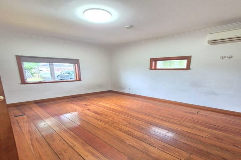 Photo of property in 137 Seabrook Avenue, New Lynn, Auckland, 0600