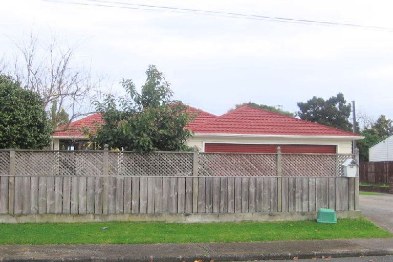 Photo of property in 2/52 Stonex Road, Papatoetoe, Auckland, 2025