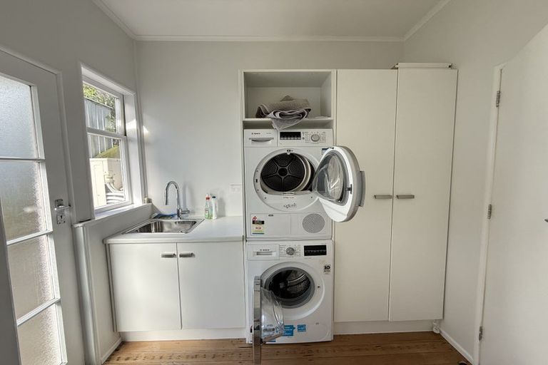 Photo of property in 143 Townsend Road, Miramar, Wellington, 6022