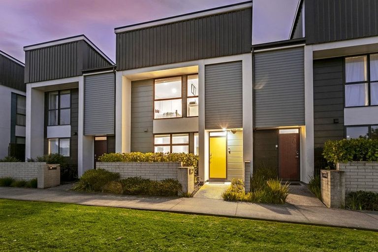 Photo of property in 12 Rangihina Road, Hobsonville, Auckland, 0616