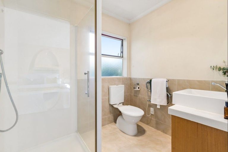 Photo of property in 14 Monash Place, Flat Bush, Auckland, 2016