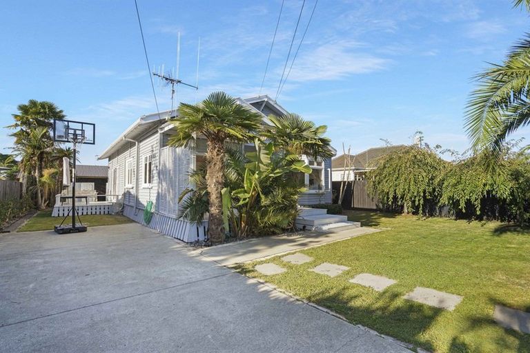 Photo of property in 8a Bains Avenue, Hamilton East, Hamilton, 3216