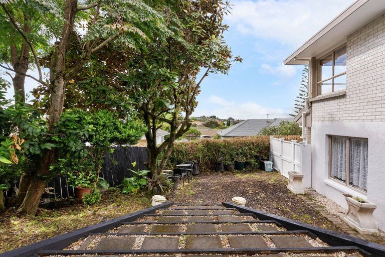 Photo of property in 22 Westview Court, Somerville, Auckland, 2014