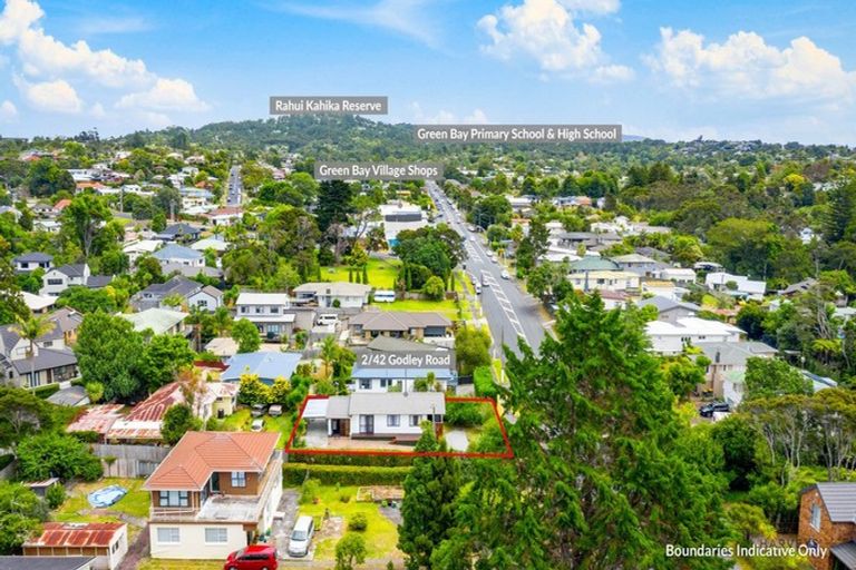 Photo of property in 2/42 Godley Road, Green Bay, Auckland, 0604