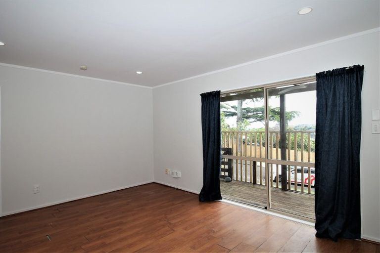 Photo of property in 25 Lynmore Drive, Hillpark, Auckland, 2102