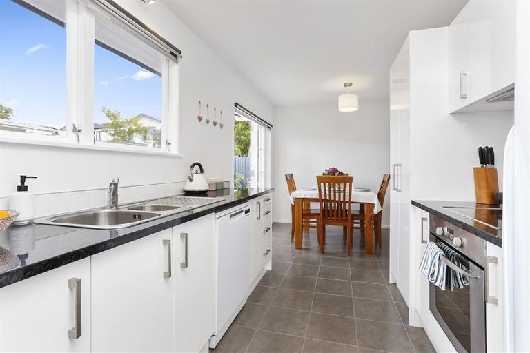 Photo of property in 8 Illana Place, Ranui, Auckland, 0612