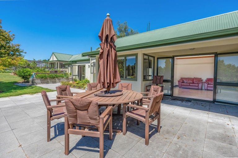 Photo of property in 71 Gillespie Place, Acacia Bay, Taupo, 3385