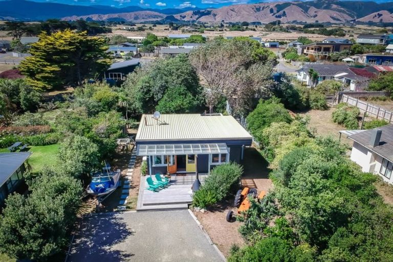 Photo of property in 52 Dixie Street, Te Horo Beach, Otaki, 5581