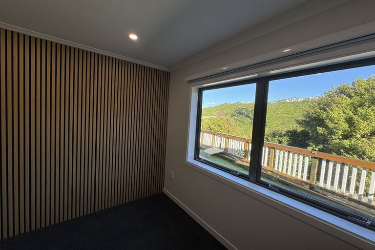 Photo of property in 12 Cromwell Point, Newlands, Wellington, 6037