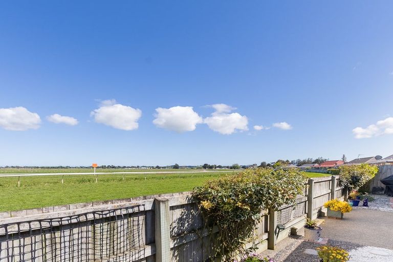 Photo of property in Trackside Villas, 22/91 Mako Mako Road, Levin, 5510