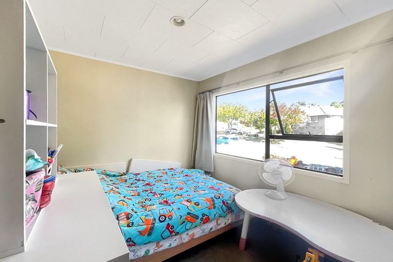 Photo of property in 6 Santiago Crescent, Unsworth Heights, Auckland, 0632