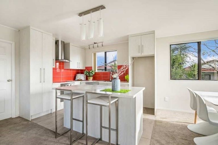 Photo of property in 2/1 Rebecca Rise, Weymouth, Auckland, 2103