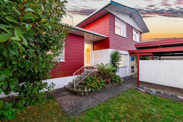 Photo of property in 75a Sturges Road, Henderson, Auckland, 0612