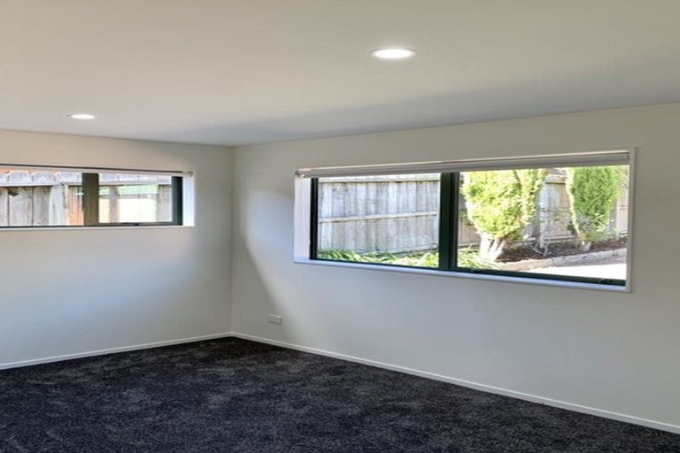 Photo of property in 11 San Ambrosio Rise, Henderson, Auckland, 0612