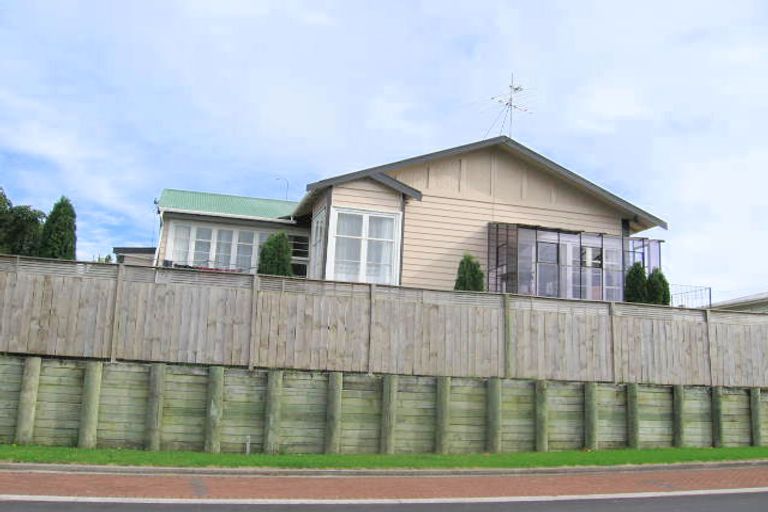 Photo of property in 3 Lasque Place, Glen Eden, Auckland, 0602