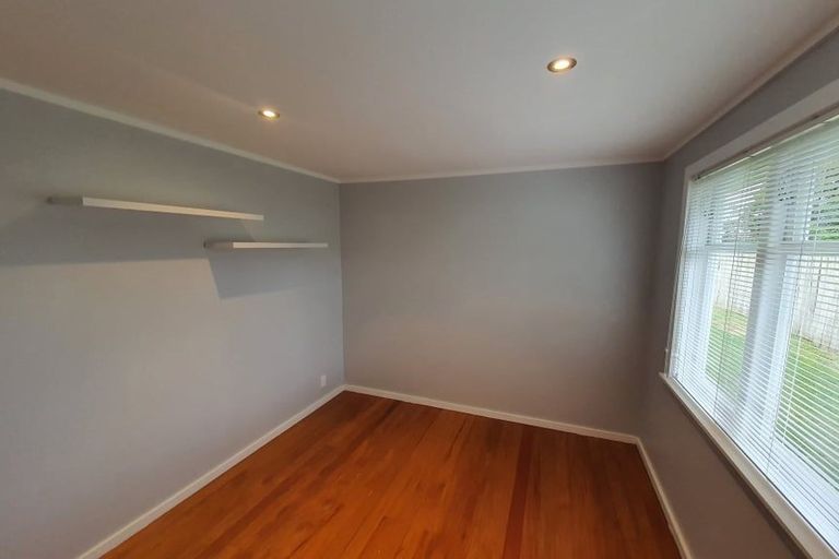 Photo of property in 9 Hinau Street, New Lynn, Auckland, 0600