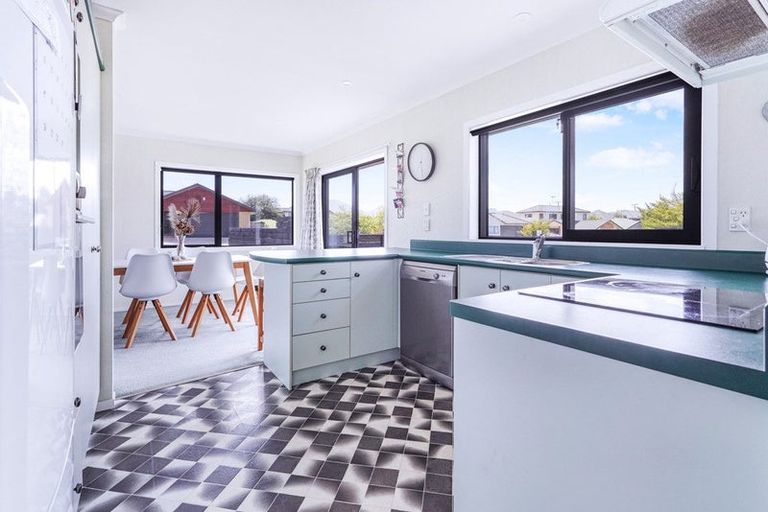 Photo of property in 1 Harrogate Place, Grandview Heights, Hamilton, 3200