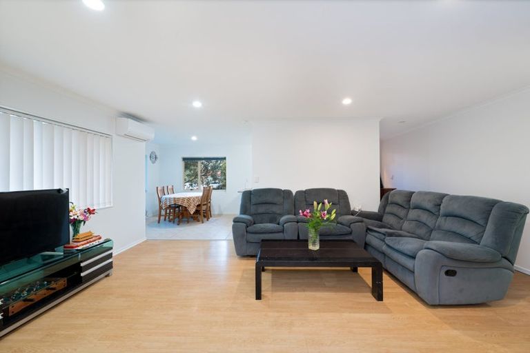 Photo of property in 17 Greenberry Drive, Ranui, Auckland, 0612