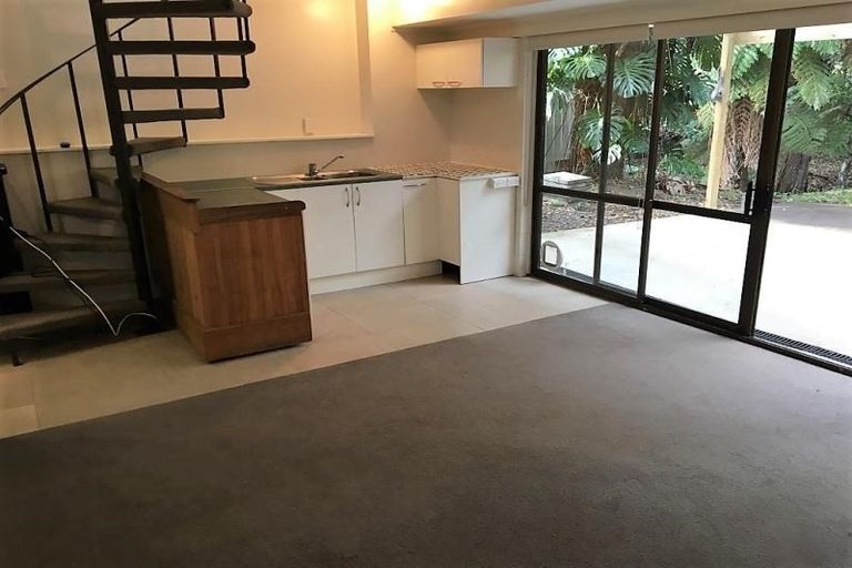 Photo of property in 4 Freshney Place, Hillpark, Auckland, 2102