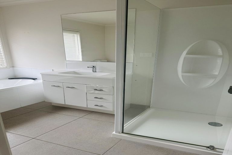 Photo of property in 18 Castellina Drive, Karaka, Papakura, 2113