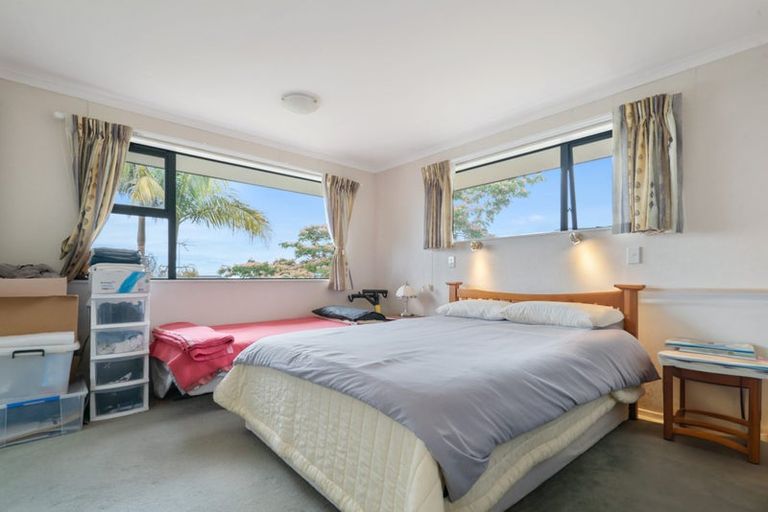 Photo of property in 56 Ribbonwood Crescent, Goodwood Heights, Auckland, 2105