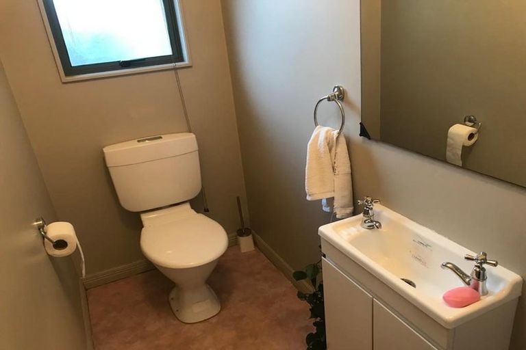 Photo of property in 8l Aotea Road, Glen Eden, Auckland, 0602