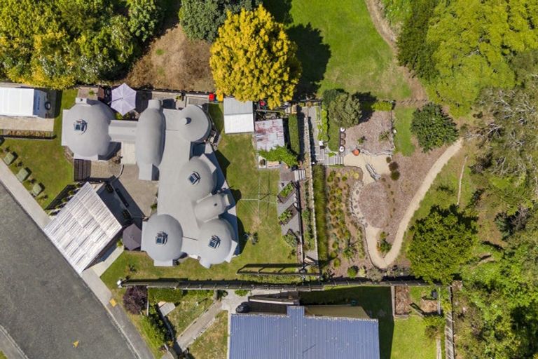 Photo of property in 17 Chartwell Drive, Eltham, 4322