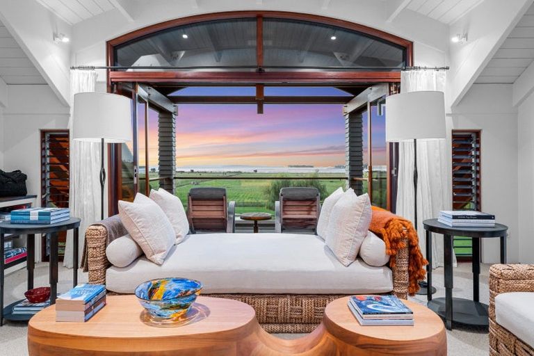 Photo of property in 42 Porterfield Road, Whitford, Howick, 2571