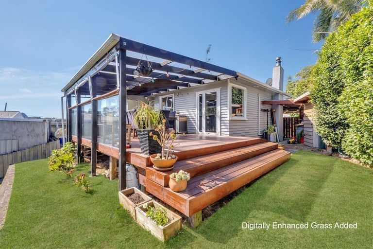 Photo of property in 105 Omata Road, Marfell, New Plymouth, 4310