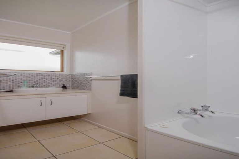 Photo of property in 58 Strid Road, Te Atatu South, Auckland, 0610