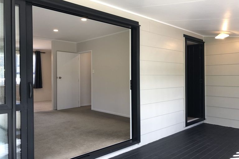 Photo of property in 2 Glucina Place, Glen Eden, Auckland, 0602