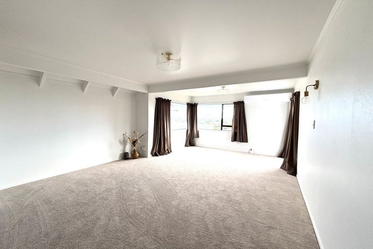 Photo of property in 1/13 Gwenand Place, Botany Downs, Auckland, 2010