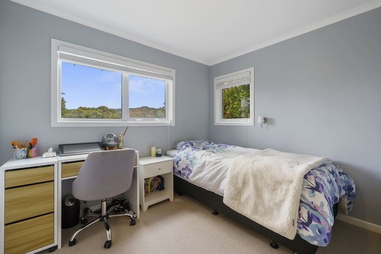 Photo of property in 7 Saint Johns Terrace, Tawa, Wellington, 5028