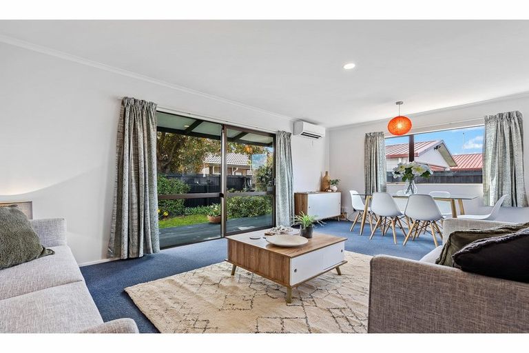 Photo of property in 1/53 Arcon Drive, Broomfield, Christchurch, 8042